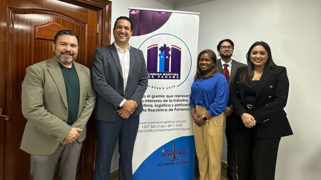 Cámara Marítima de Panamá recibe a representantes de APAC para dialogar sobre iniciativas del sector