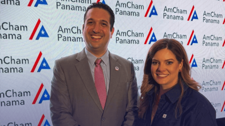 Cámara Marítima de Panamá participa en la toma de posesión de la nueva presidenta de AmCham Panamá
