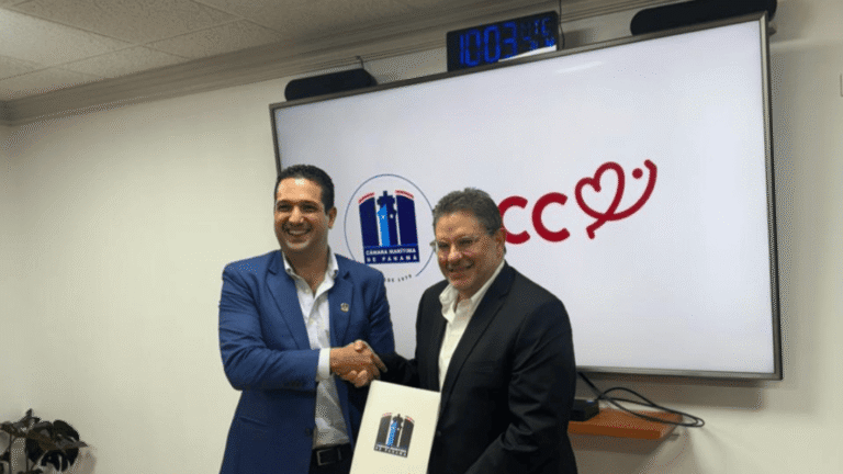 Cámara Marítima de Panamá firma acuerdo con Fundación Fútbol con Corazón