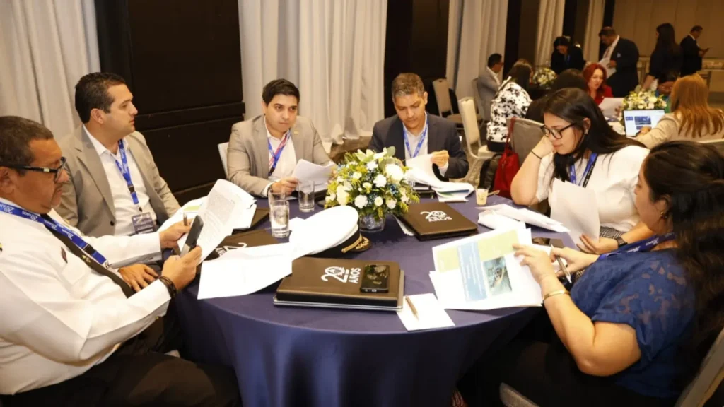 CMP participa en panel sobre prospectiva del transporte marítimo en Panamá