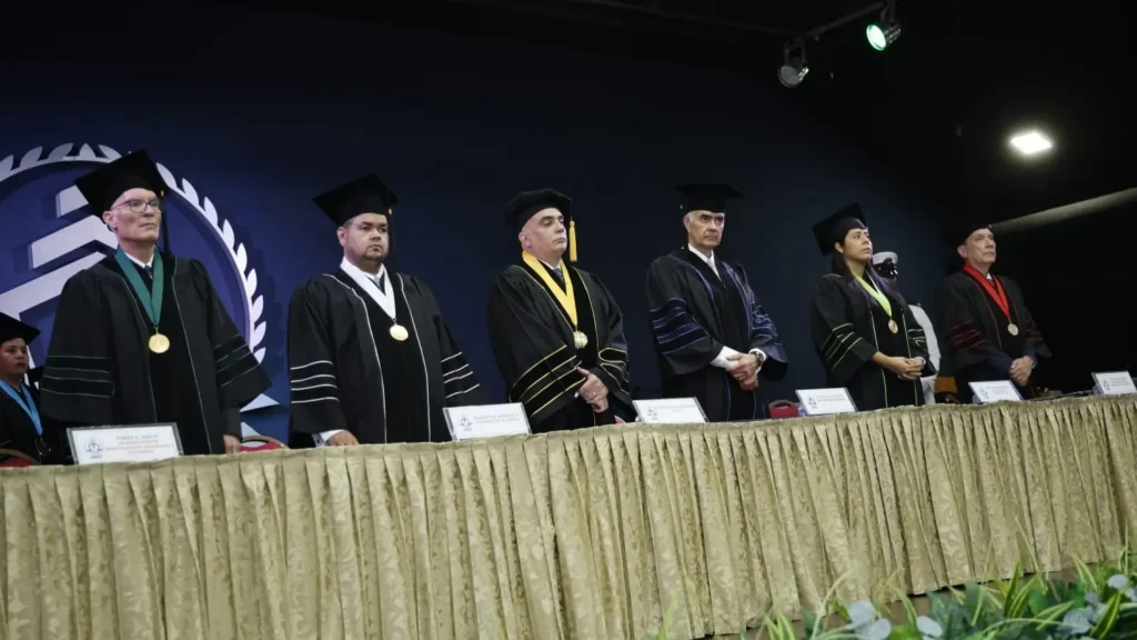 CMP felicita a Julio de La Lastra por recibir Doctor Honoris Causa