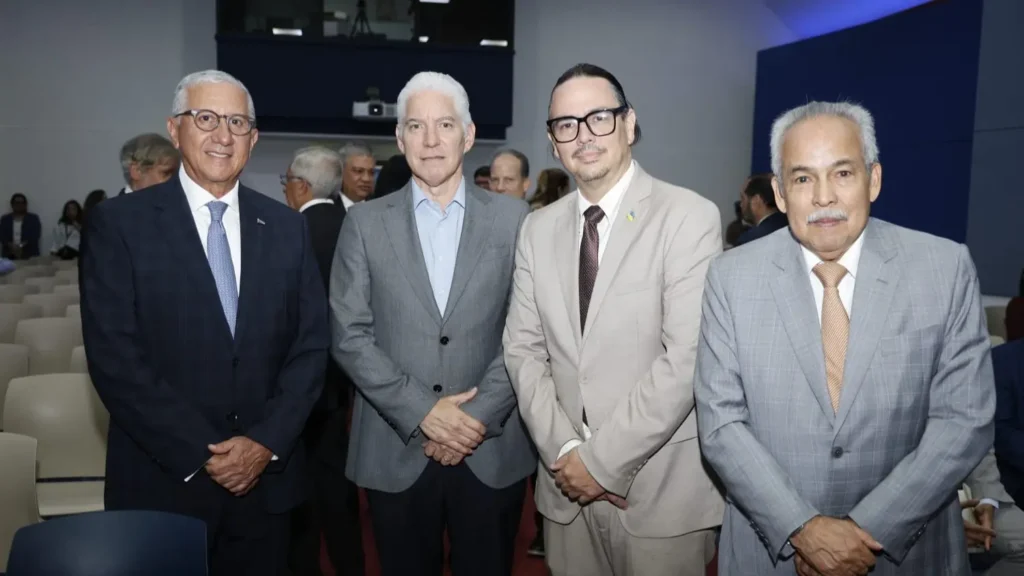 CMP felicita a Julio de La Lastra por recibir Doctor Honoris Causa