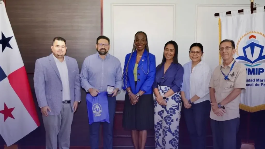 CMP acompaña visita de ABS a la UMIP - Visitas