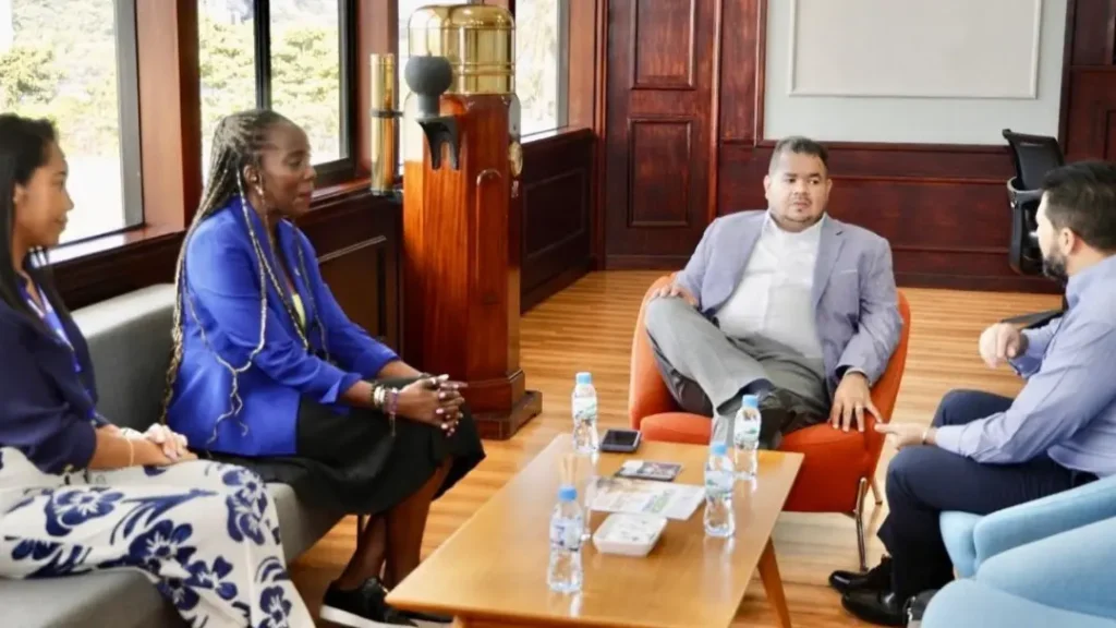 CMP acompaña visita de ABS a la UMIP