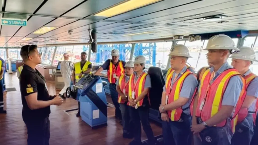 CMP acerca a cadetes panameños a la experiencia a bordo del buque Tarago