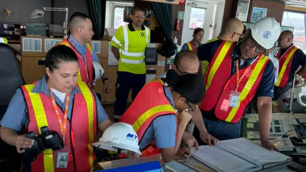 CMP acerca a cadetes panameños a la experiencia a bordo del buque Tarago
