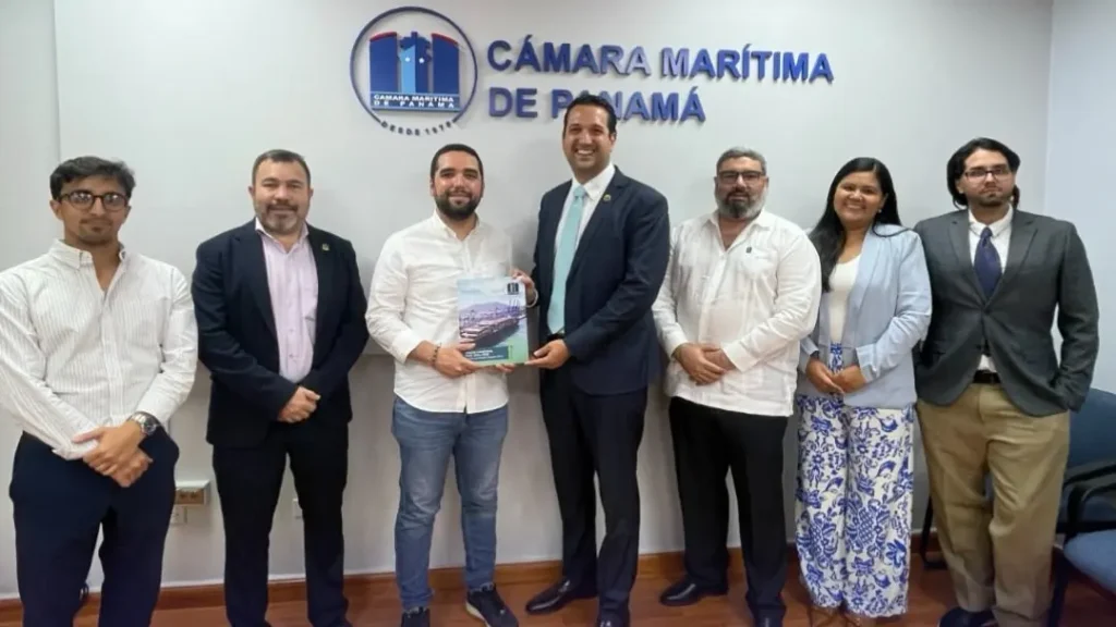 CMP recibe visita del H.D. Roberto Zúñiga para abordar temas del sector marítimo - Reuniones