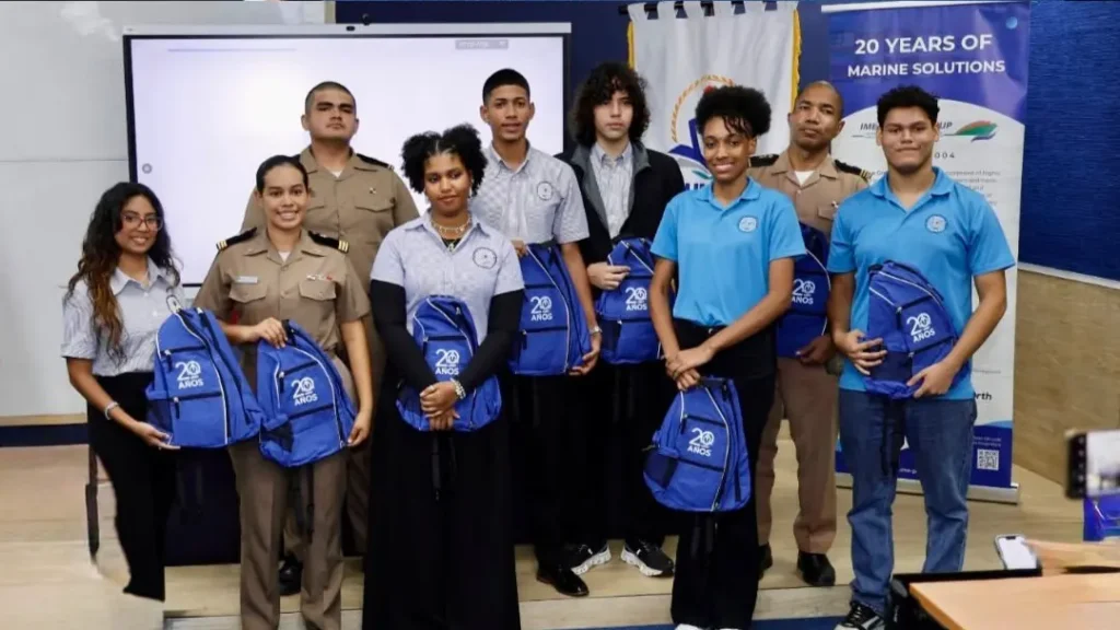 Talento estudiantil destaca durante la Semana del Marino en la UMIP