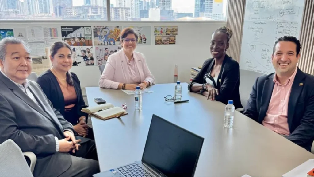 Mesa de trabajo entre la Cámara Marítima de Panamá y la H.D. Grace Hernández — foto 2 de 3 · Cámara Marítima de Panamá