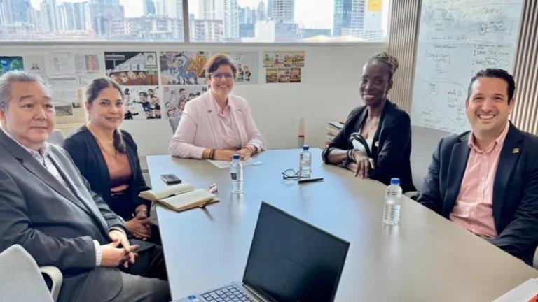 Mesa de trabajo entre la Cámara Marítima de Panamá y la H.D. Grace Hernández — foto 1 de 3 · Cámara Marítima de Panamá