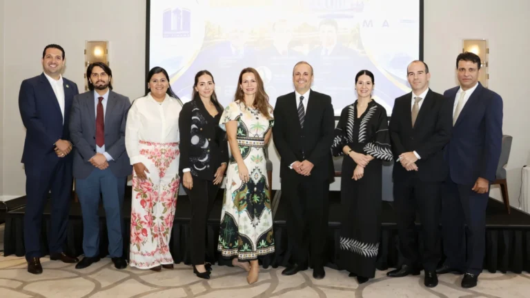 Desayuno Conversatorio sobre la Ley 526 y Sustancia Económica — foto 1 de 4 · Cámara Marítima de Panamá